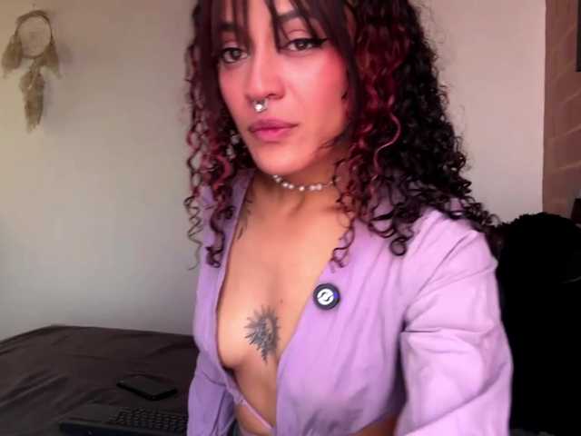 CurlyScarlett13 live cam on BongaCams