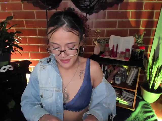 CurlyScarlett13