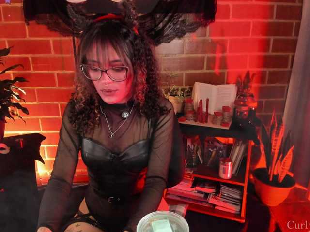 CurlyScarlett13