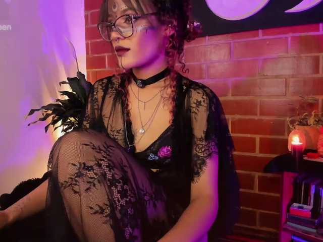 CurlyScarlett13