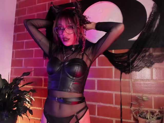 CurlyScarlett13