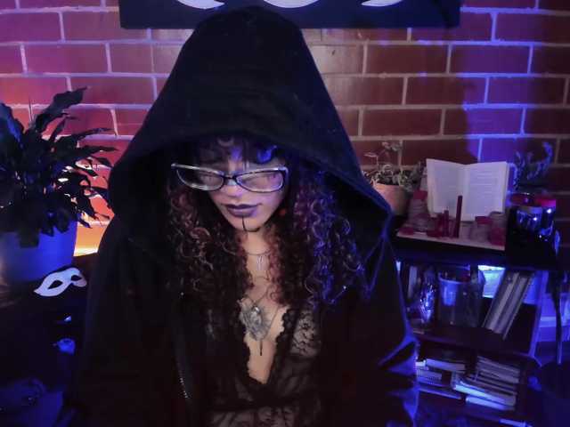 CurlyScarlett13
