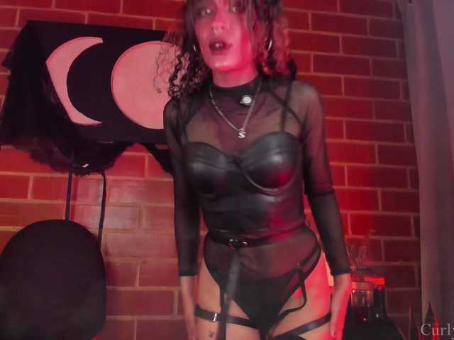 CurlyScarlett13