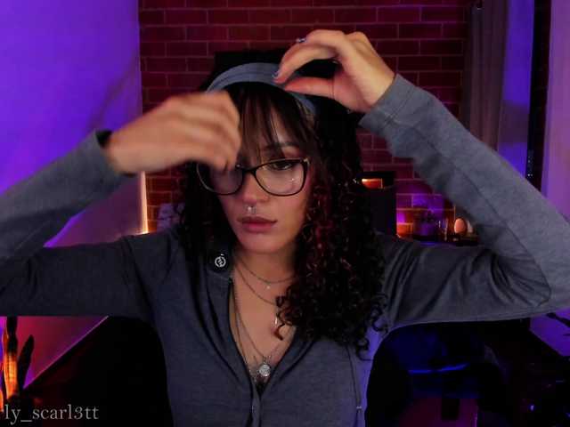 CurlyScarlett13 live cam on BongaCams