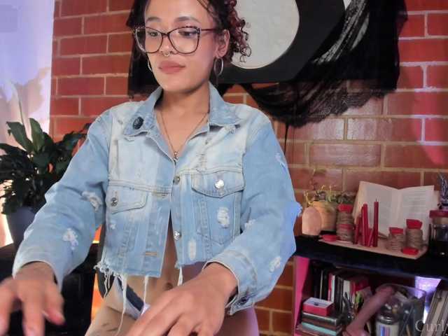 CurlyScarlett13
