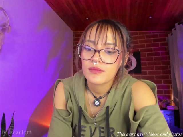 CurlyScarlett13 live cam on BongaCams