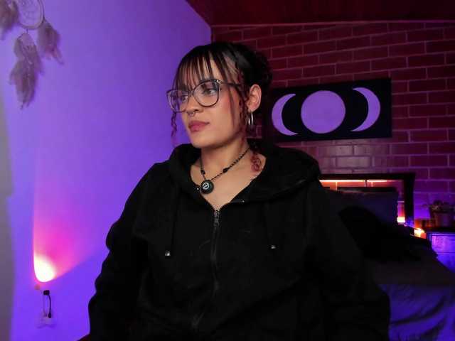 curlyscarlett13 live show
