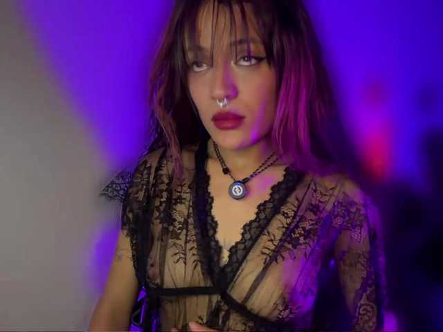 CurlyScarlett13 live cam on BongaCams