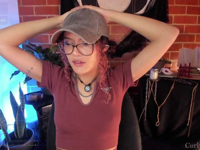 CurlyScarlett13 live cam on BongaCams