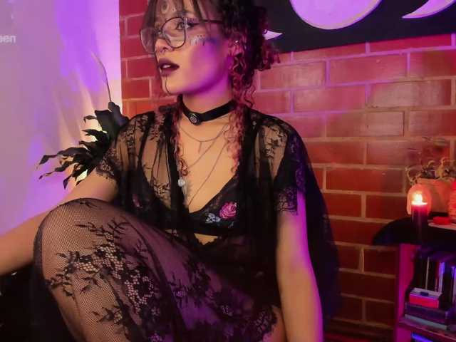 CurlyScarlett13