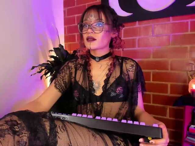 CurlyScarlett13
