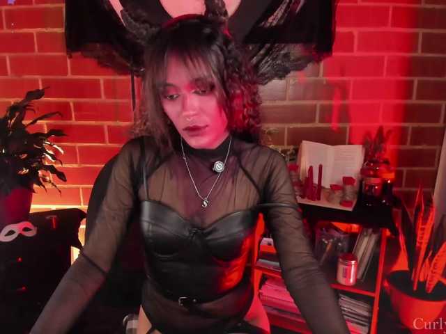 CurlyScarlett13