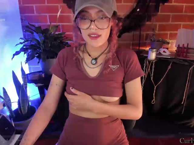CurlyScarlett13 live cam on BongaCams
