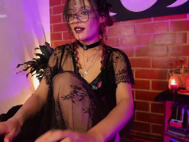 CurlyScarlett13 live cam on BongaCams