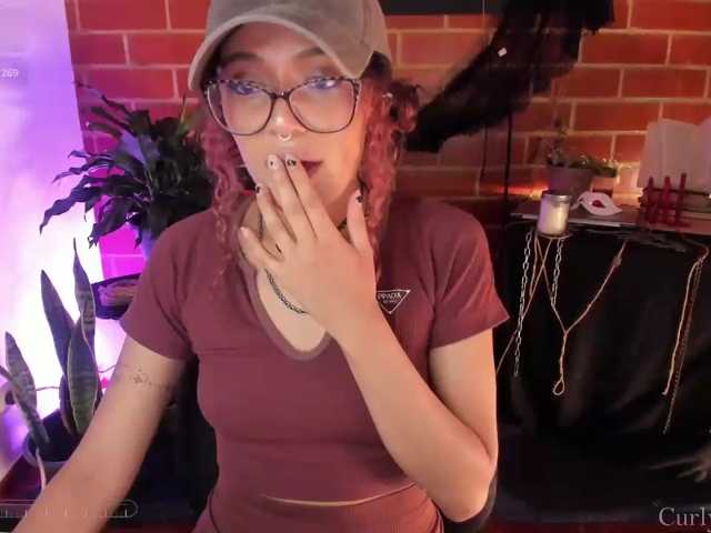 CurlyScarlett13 live cam on BongaCams