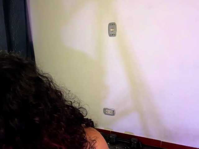 CurlyScarlett13 live cam on BongaCams