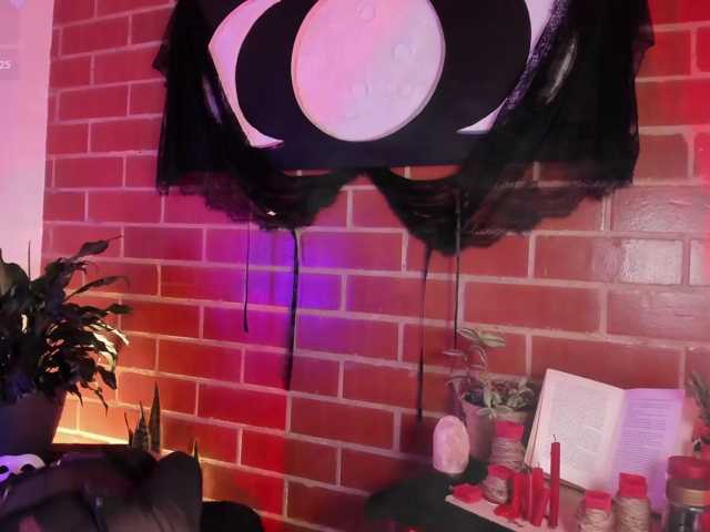 CurlyScarlett13