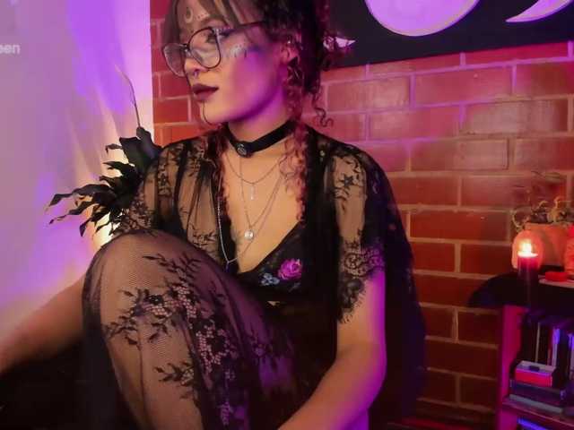 CurlyScarlett13