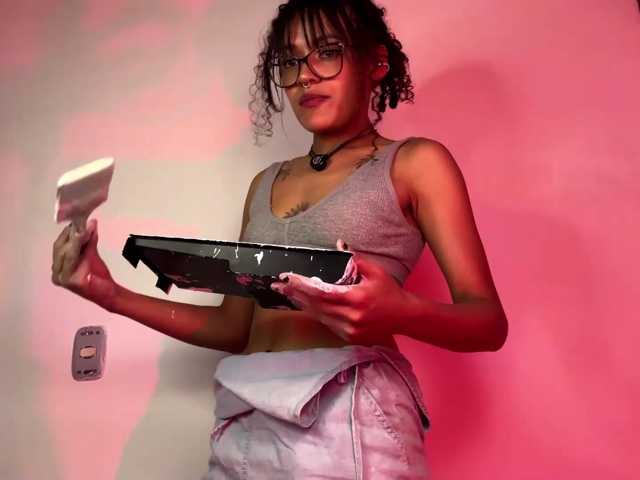 CurlyScarlett13 live cam on BongaCams