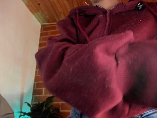 CurlyScarlett13 live cam on BongaCams