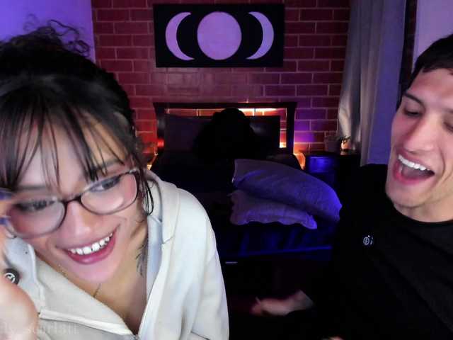 CurlyScarlett13 live cam on BongaCams