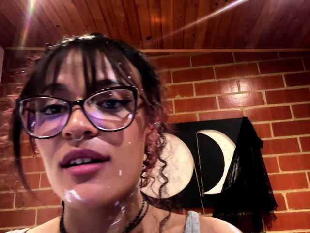 CurlyScarlett13 live cam on BongaCams