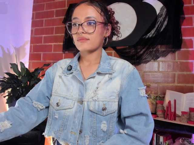 CurlyScarlett13