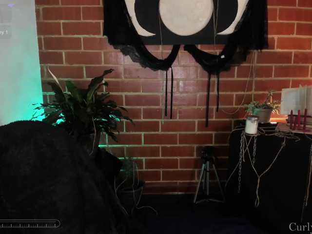 CurlyScarlett13