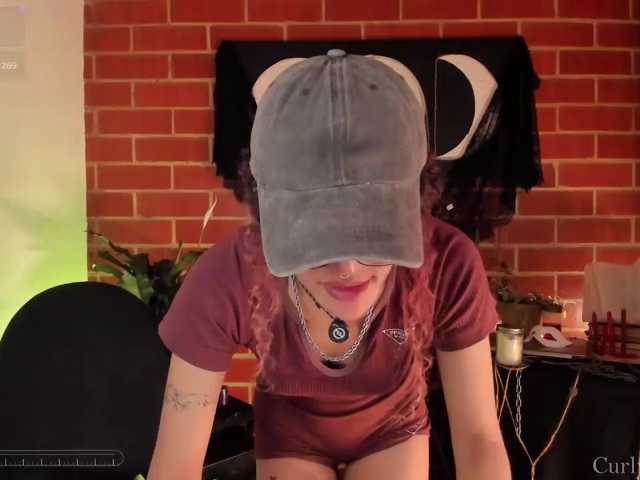 CurlyScarlett13 live cam on BongaCams