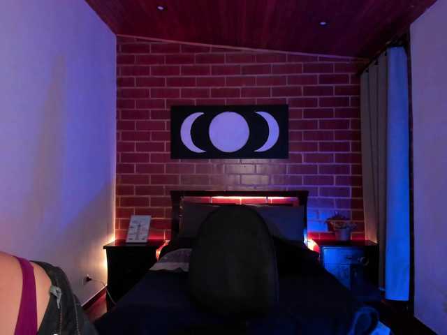 CurlyScarlett13 live cam on BongaCams