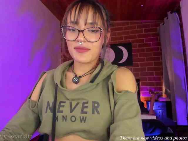 CurlyScarlett13 webcam