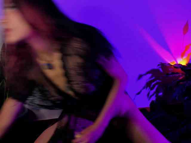 CurlyScarlett13 webcam