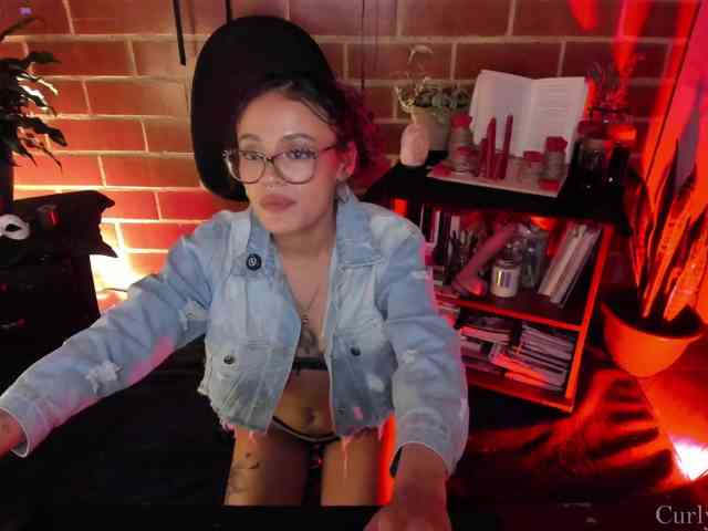 CurlyScarlett13