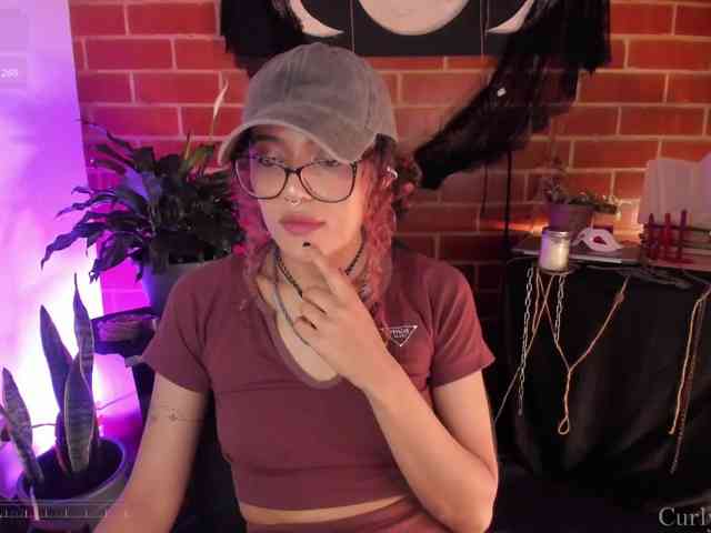 CurlyScarlett13