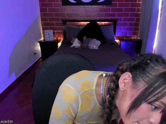 CurlyScarlett13 webcam