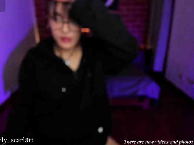 CurlyScarlett13 webcam