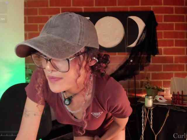 CurlyScarlett13