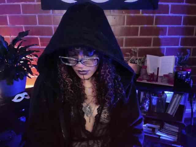 CurlyScarlett13