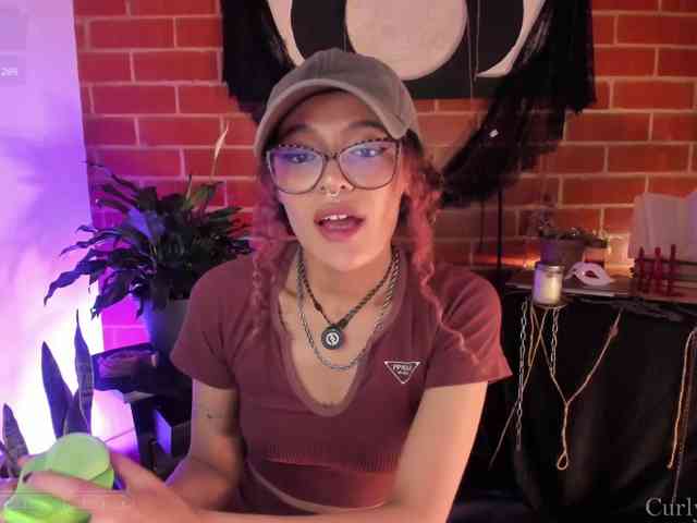 CurlyScarlett13