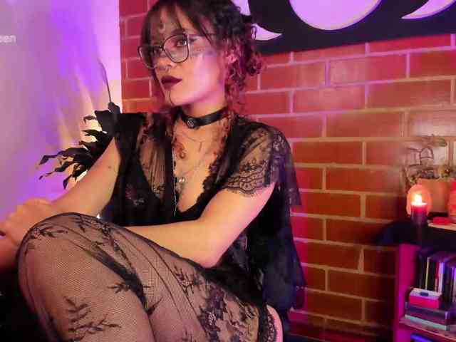 CurlyScarlett13