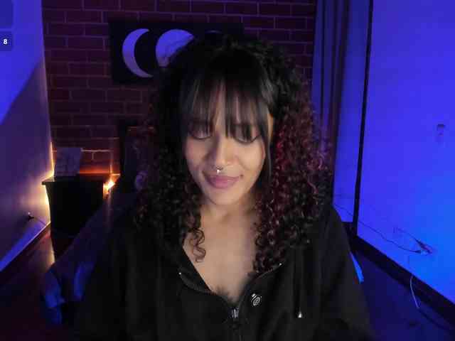 CurlyScarlett13