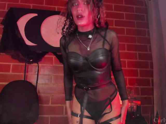CurlyScarlett13