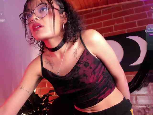 CurlyScarlett13