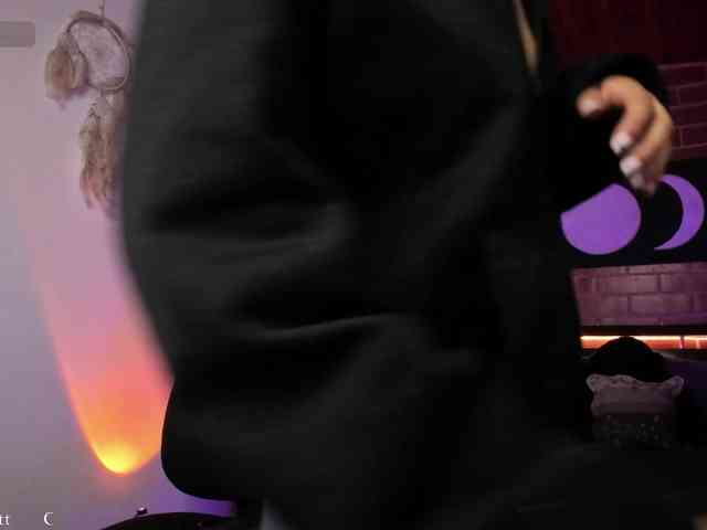 CurlyScarlett13 webcam