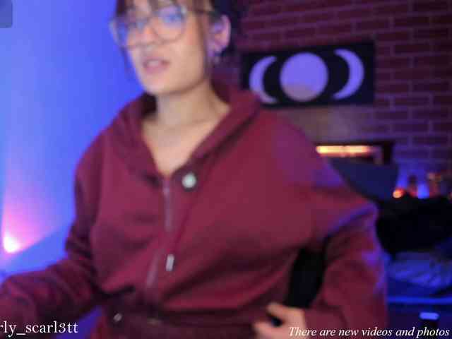 CurlyScarlett13 webcam