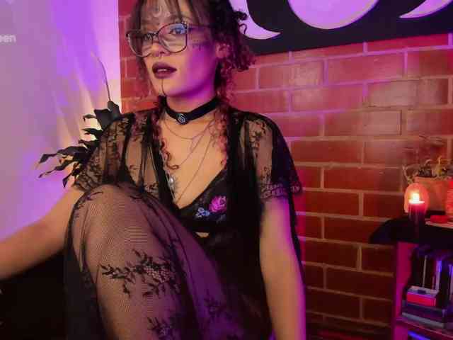 CurlyScarlett13