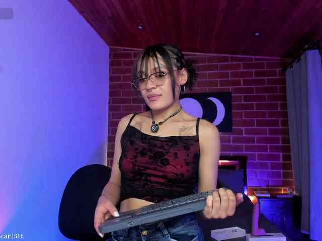 CurlyScarlett13 webcam