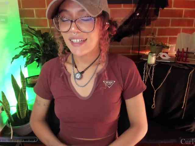 CurlyScarlett13