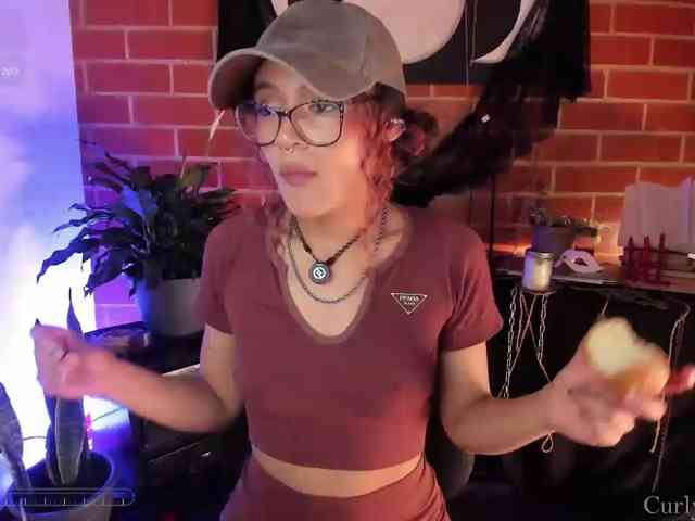 CurlyScarlett13