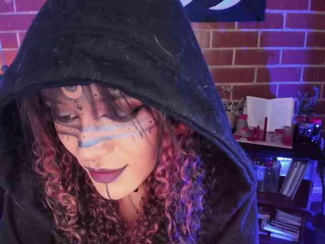 CurlyScarlett13